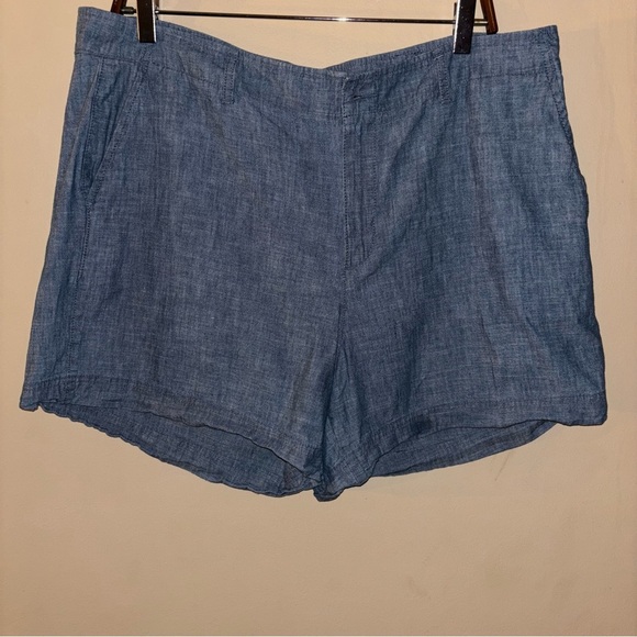 GAP Pants - GAP Blue 5” Shorts Relaxed Fit Chambray Size 16